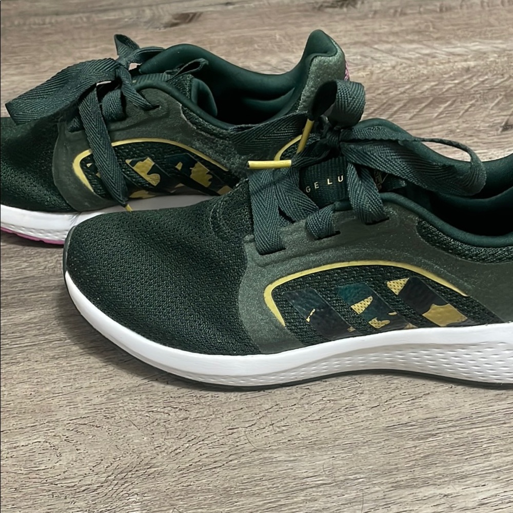 ADIDAS EDGE LUX SHOES
CONTOURED RUNNING SHOES MADE WITH RECYCLED MATERIALS.